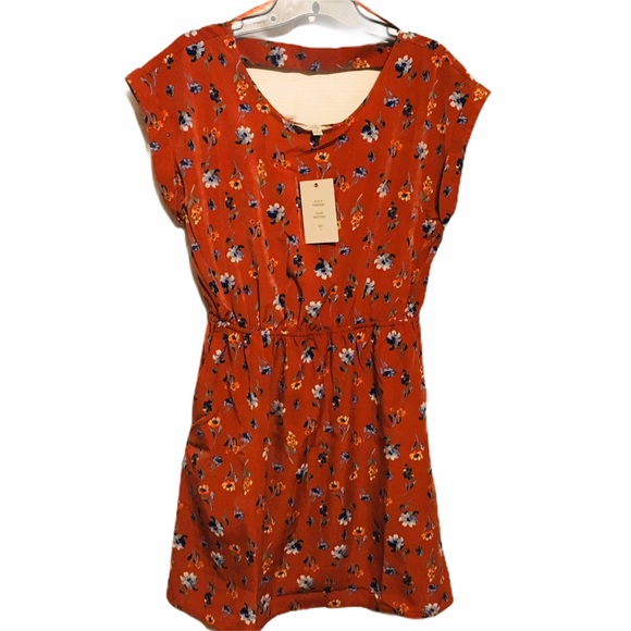 Pink Rose Dresses & Skirts - NWT Floral pocket dress